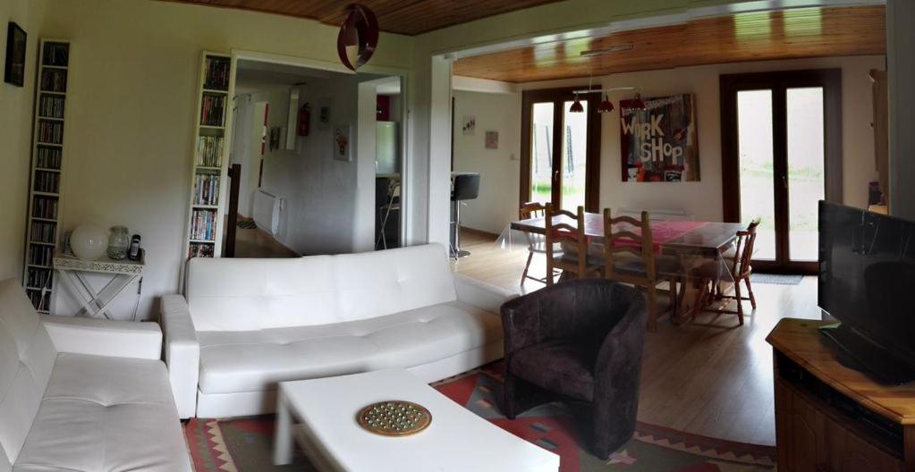 LE BOIS JOLI Chalet 4 étoiles CLEDICIHOME Cadre paisible en lisière de forêt Gérardmer Chambre photo